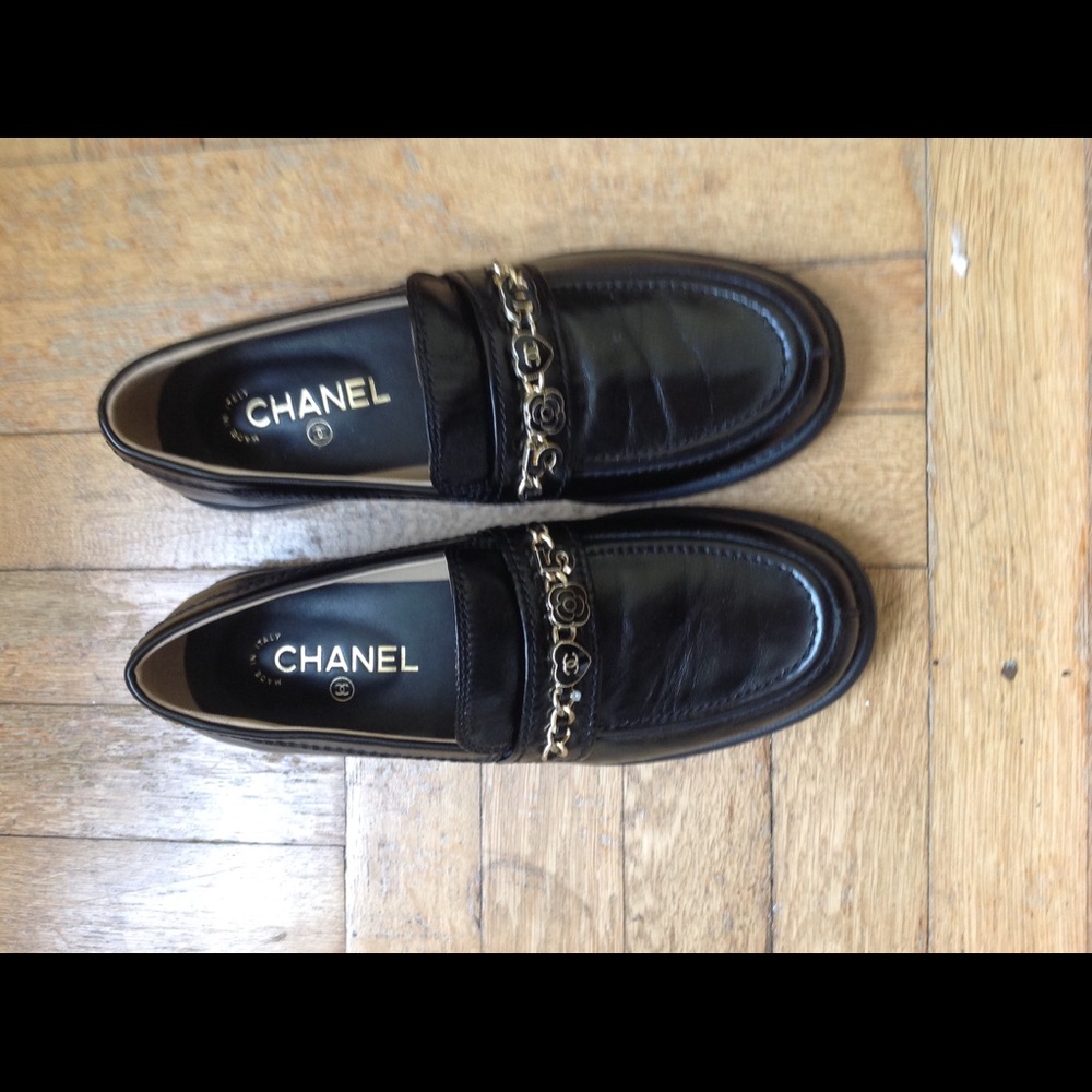 Auth. Chanel  black leather shoes** 40